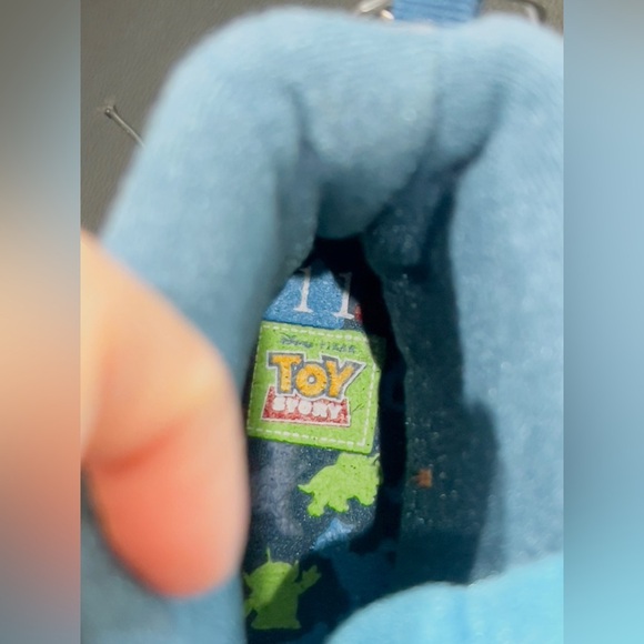 Disney Toddler  Toy Story kids winter boots
Light Up Snow Boots, Size 11 NEW - Picture 8 of 12